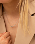Zilveren mama ketting bij model