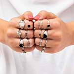Veel ringen zilver om hand