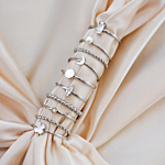 Zilveren ringen samen met sieradendoosje