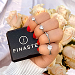 zilveren ringen om vingers