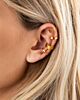 gouden mix van ear cuffs in oor