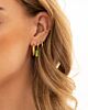 gouden earparty met groene details