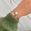 Trendy mix van armbanden voor een complete look