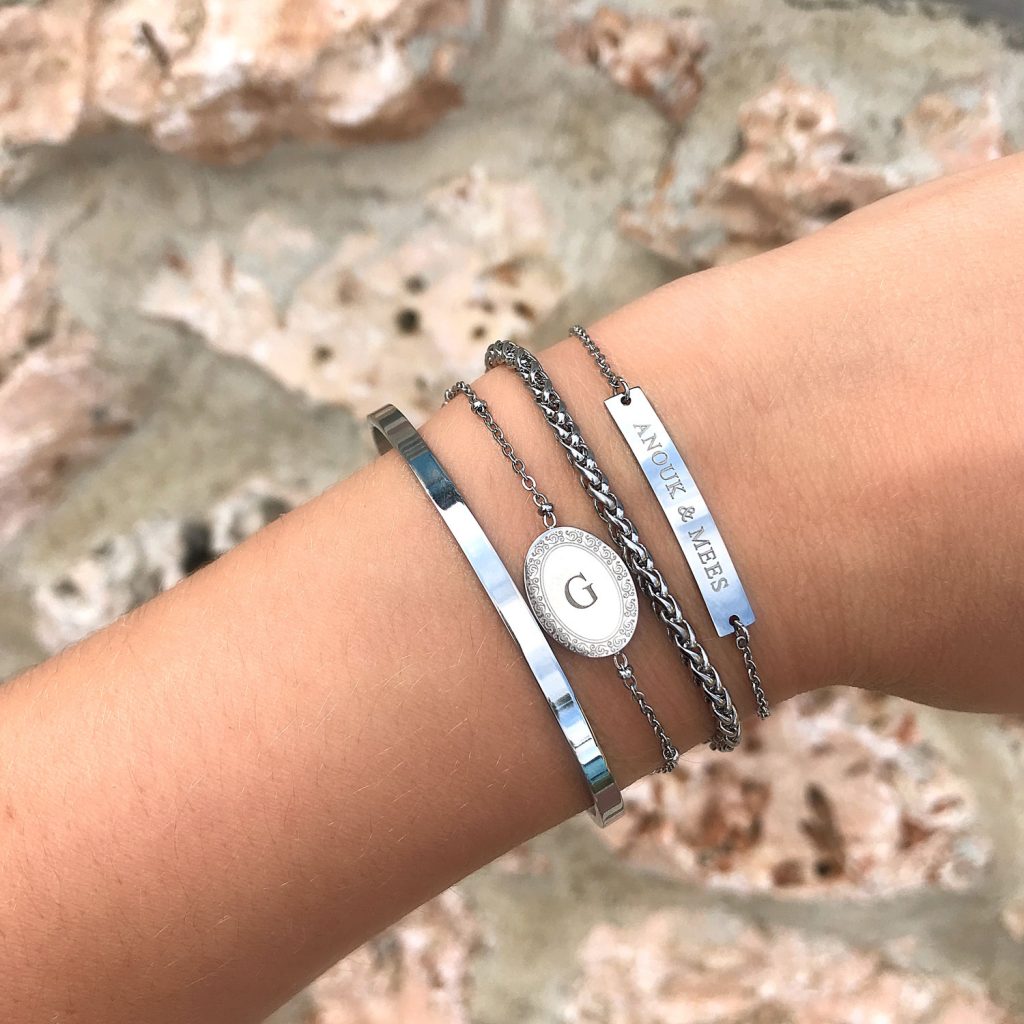 zilveren bangle met naam armbanden