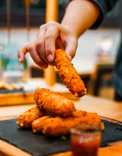 mozzarella sticks met kaas en dip