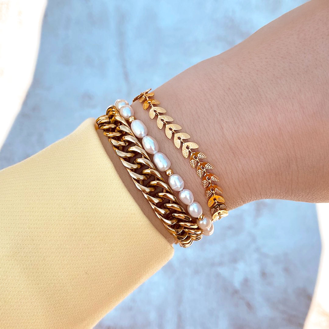 gouden armparty met parels