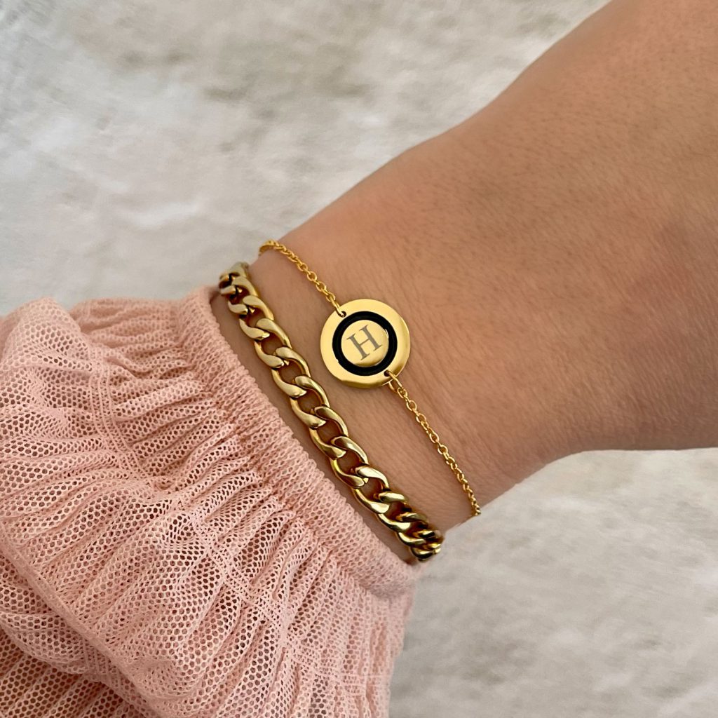 Gouden armband met initial