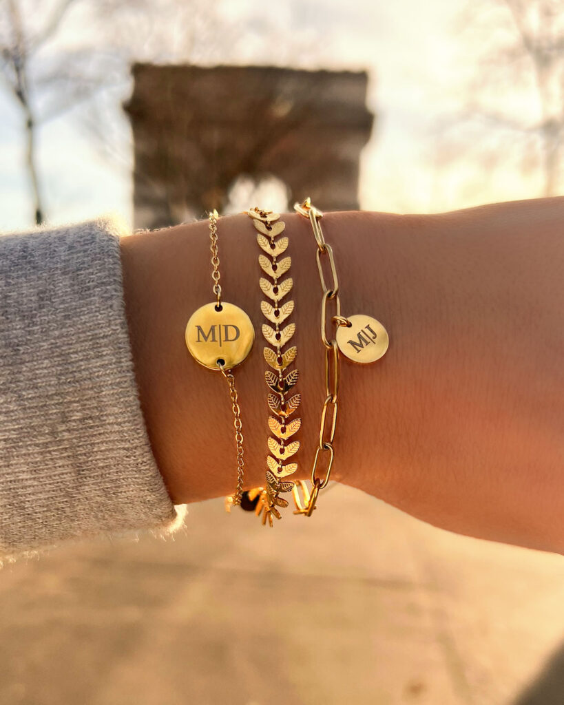 gouden armparty met graveerbare armbanden