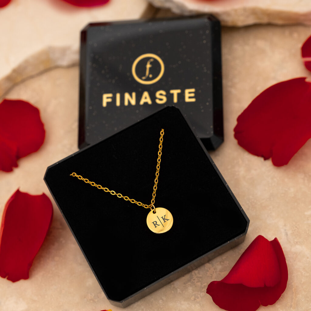 gouden ketting met initialen voor valentijn