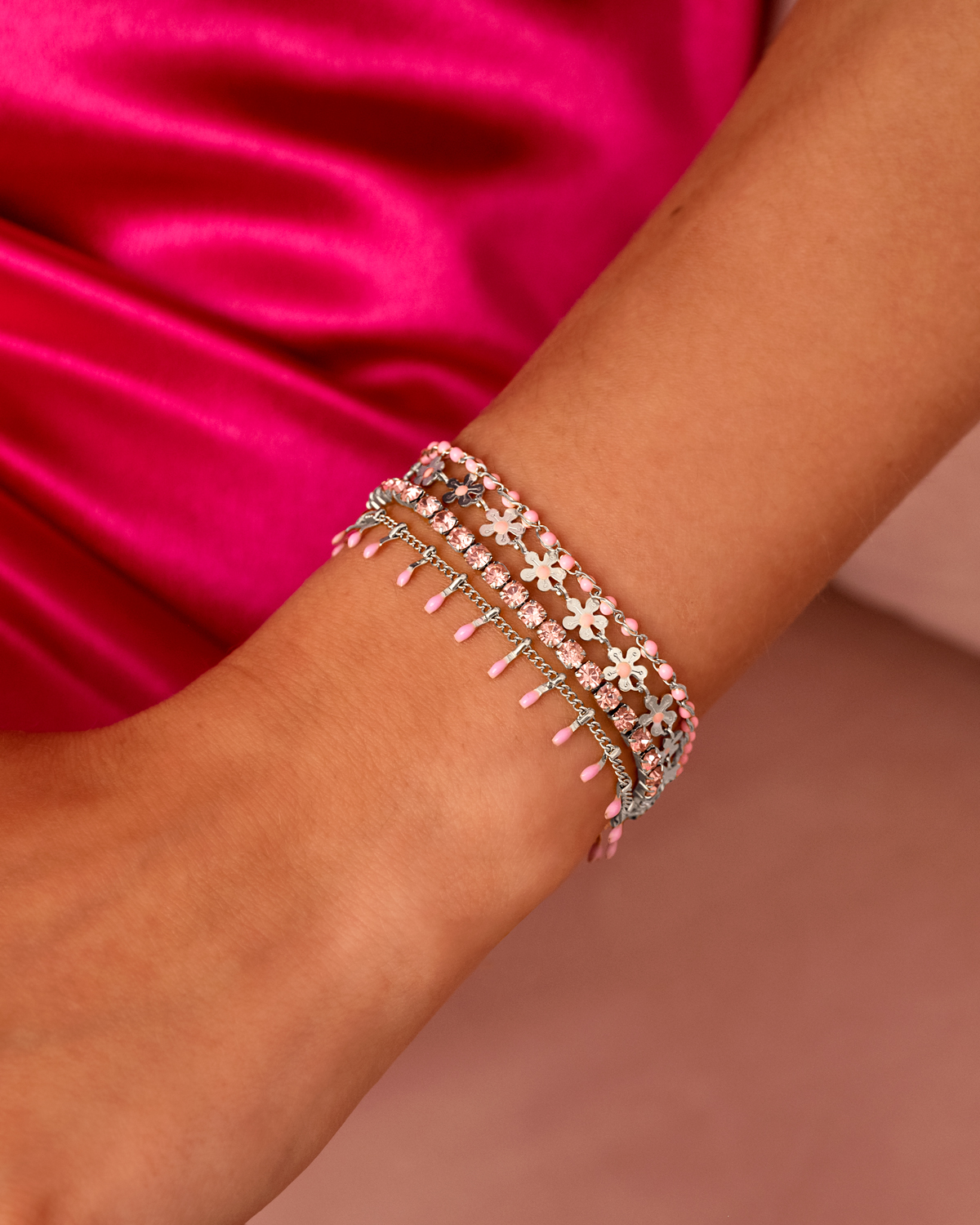 roze en zilveren armparty