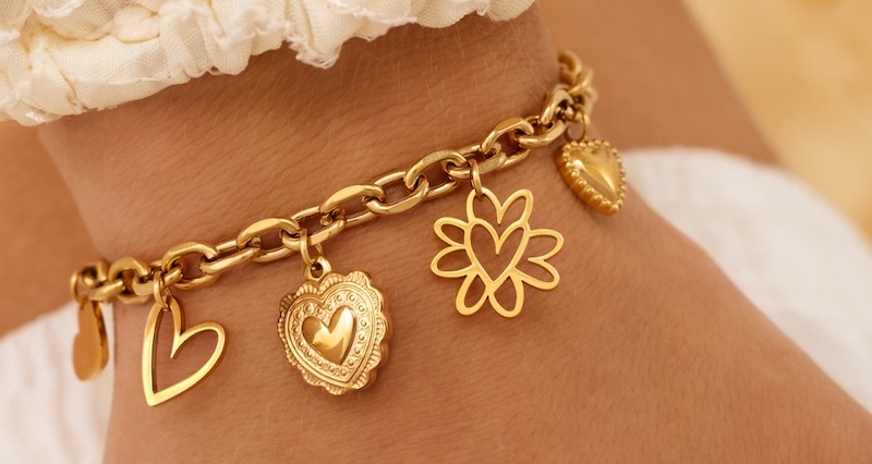 Zo style je statement sieraden als een pro: Hoe combineer je opvallende sieraden zonder dat het te veel wordt?