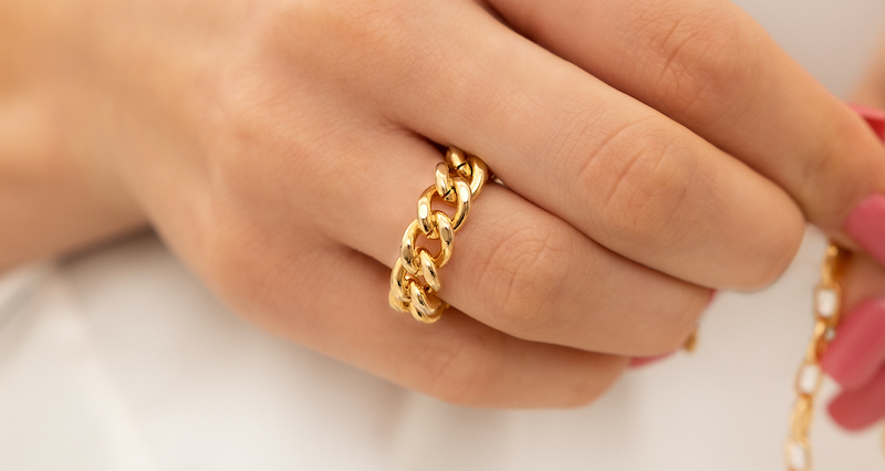Hoe maak je je ochtendroutine compleet met de perfecte sieraden?